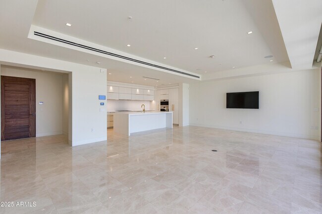 Building Photo - 6587 N Palmeraie Blvd