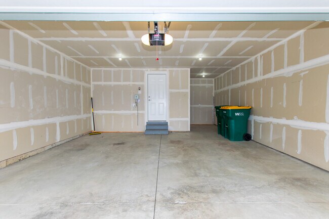 Building Photo - 717 Risdon Trail S