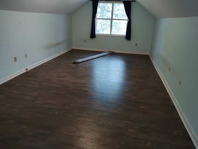 Building Photo - 221 St Andrew's Ct