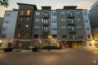 Building Photo - 2502 Leon St