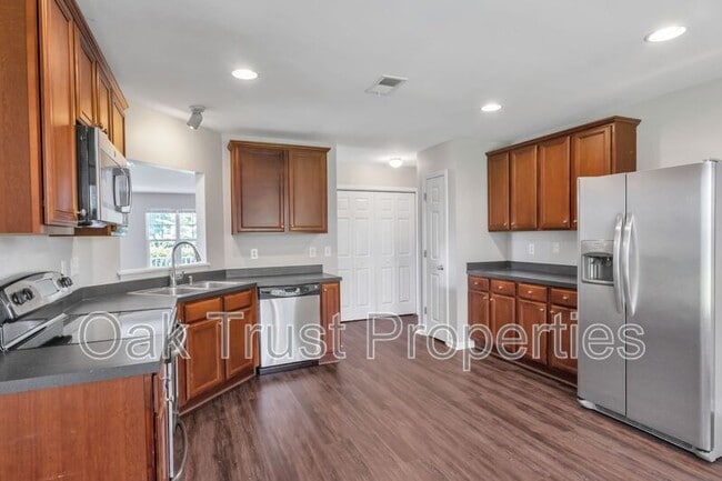 Building Photo - 438 Green Park Ln