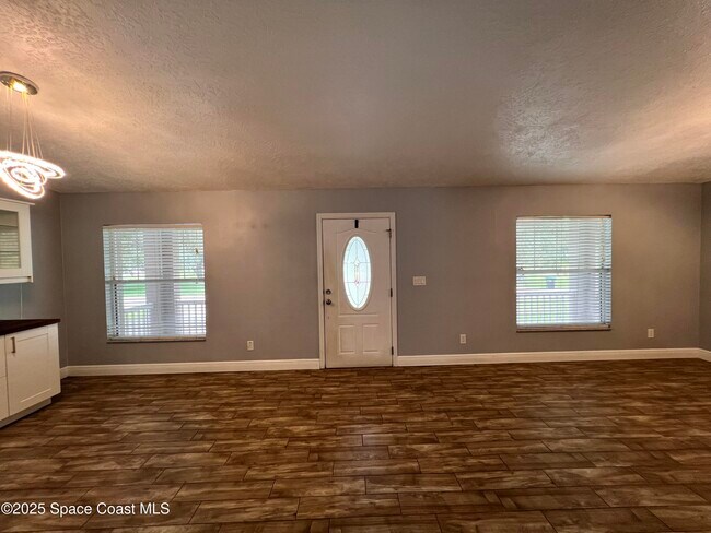 Building Photo - 3288 Wallace Ave