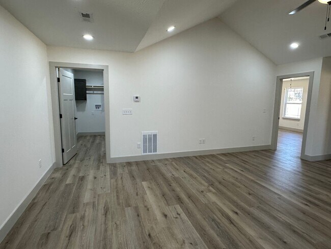 Building Photo - BRAND NEW 3 Bed 2 Bath in WAYNESVILLE - FOR RENT