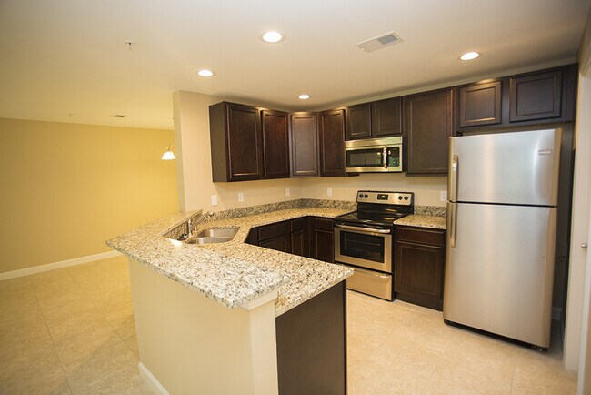 Building Photo - Brand New Luxury 1B/1B Apartment in FWB in Pristine Nature Setting!