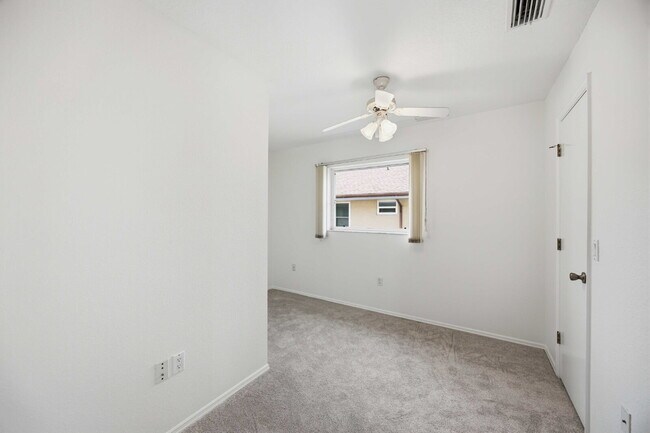 Building Photo - "Spacious 3-Bedroom Retreat with 2 Full Baths in Rotonda West Pinehurst!"