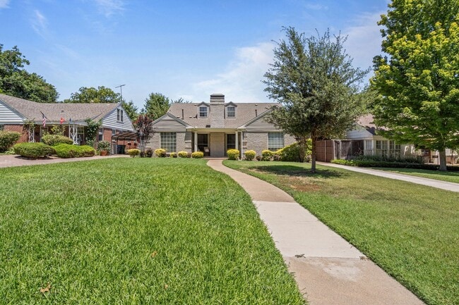 Building Photo - TCU-3518 Westcliff Rd