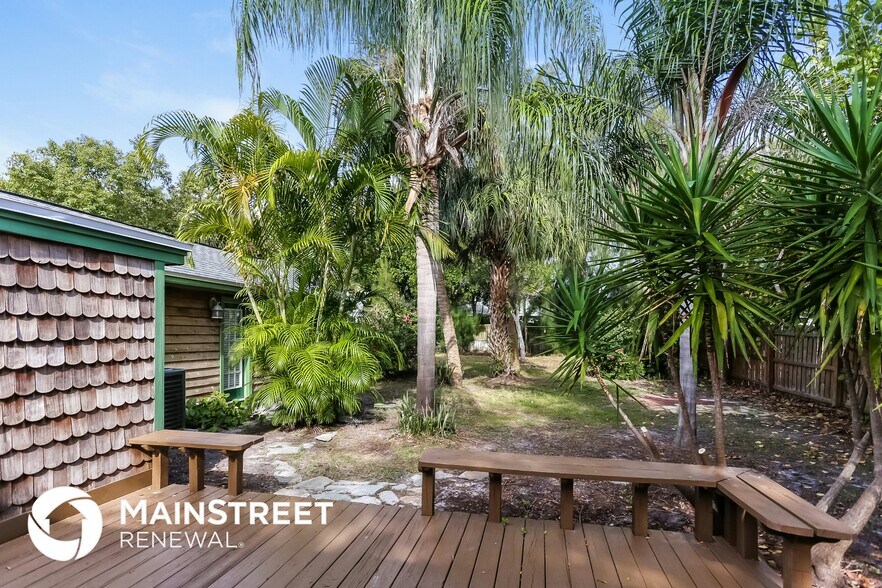 Building Photo - 14623 Sunset Dr