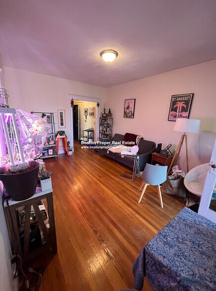 Primary Photo - 15 Melvin Ave