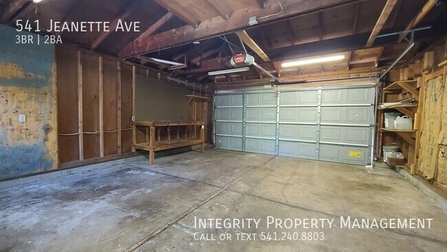 Building Photo - 541 Jeanette Ave