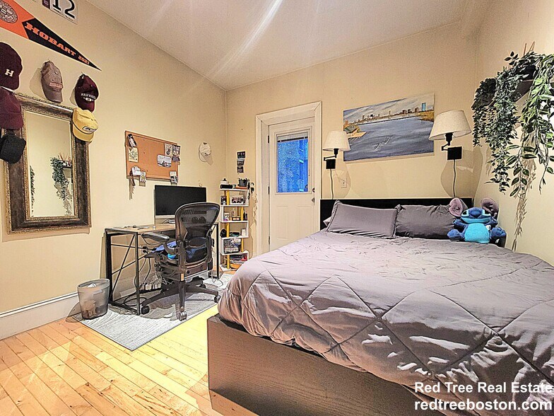 Building Photo - 1203 Beacon St