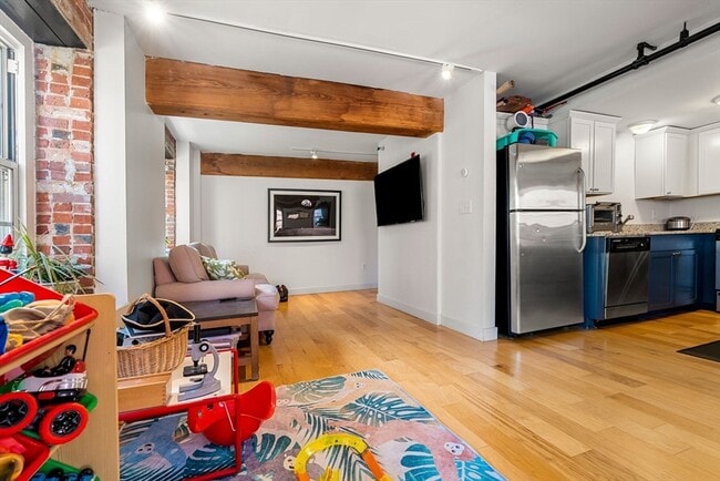 Building Photo - 240 Jackson St