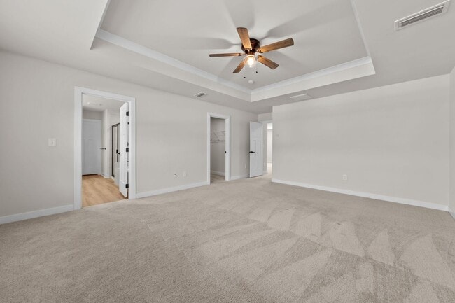 Building Photo - Luxurious 4-bed