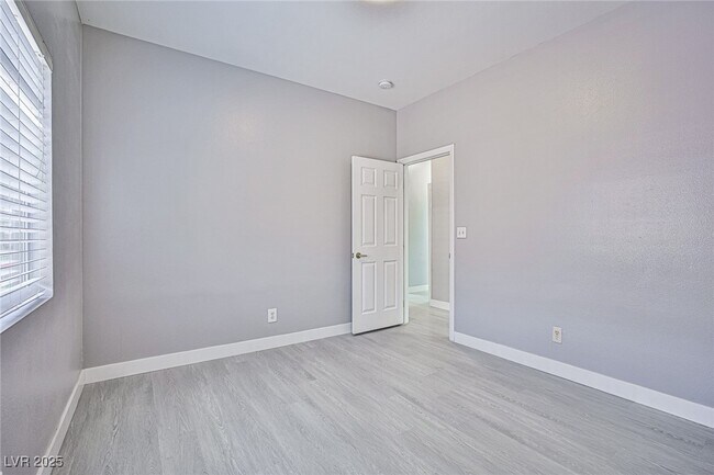 Building Photo - 705 Trixis Pl