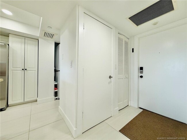 Building Photo - 8800 S Ocean Dr