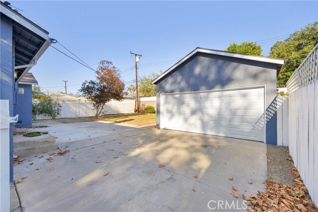 Building Photo - 353 Cres