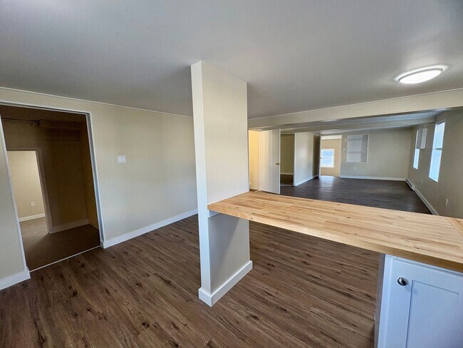 Building Photo - 165 N Hanover St