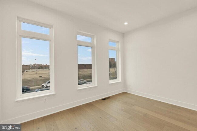 Building Photo - 2607 1st St NW