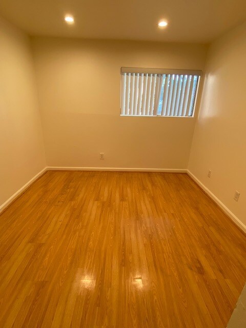 Building Photo - 10331 Lindley Ave