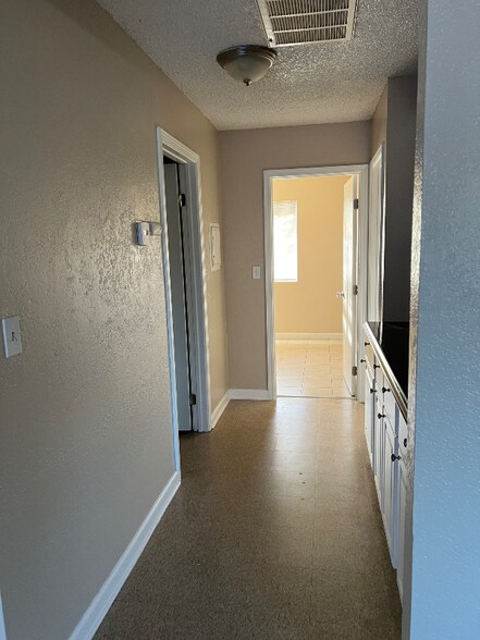 Building Photo - 350 Brown St