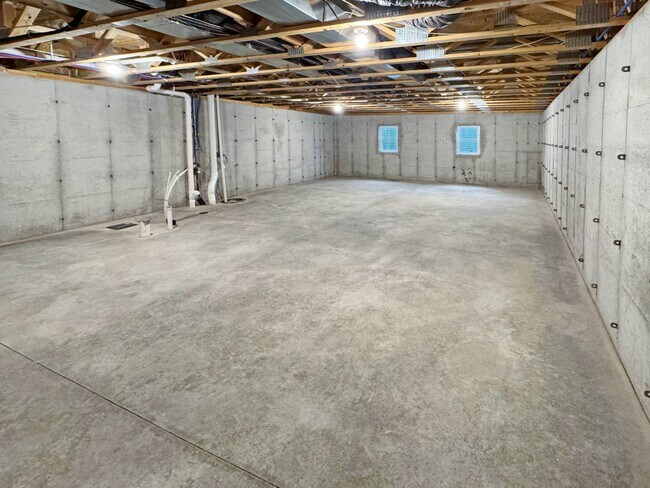 Building Photo - 607 W Main St