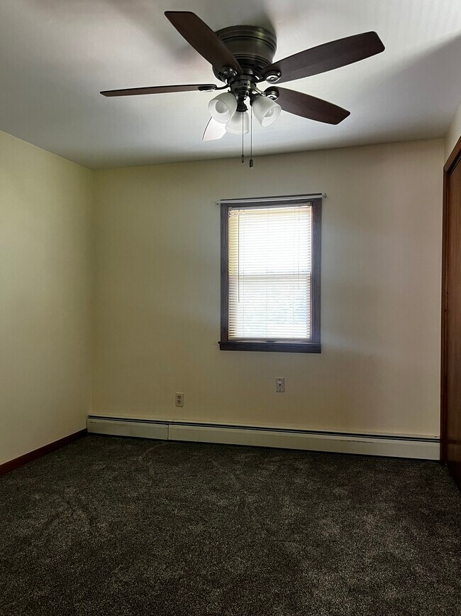 Building Photo - 700 E Sangamon Ave