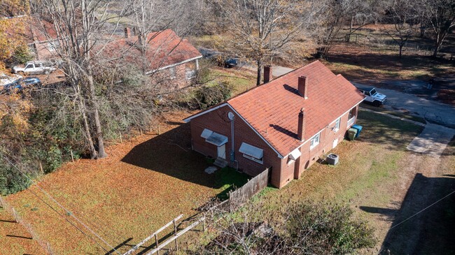 Building Photo - 528 Bond Ave