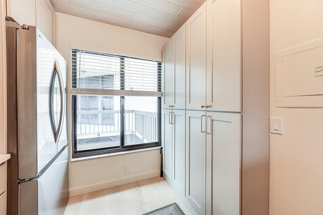 Building Photo - 6218 Palma Del Mar Blvd S