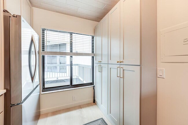 Building Photo - 6218 Palma Del Mar Blvd S