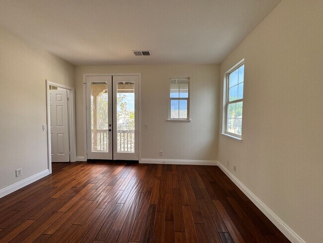 Building Photo - Spacious 6-Bedroom Estate in the Heart of Eastvale