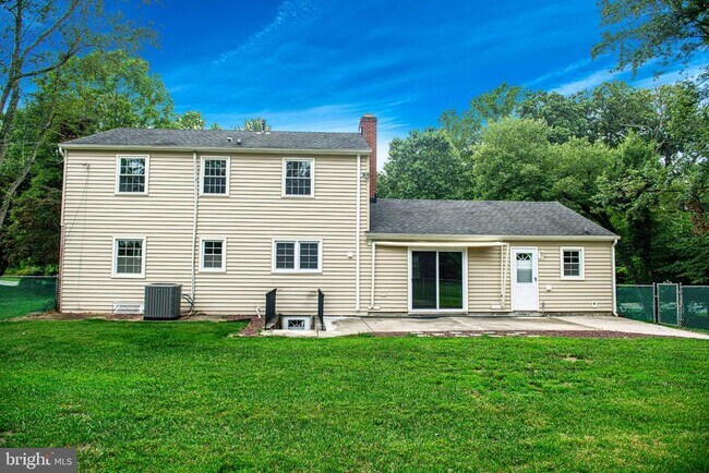 Building Photo - 205 E Ring Factory Rd