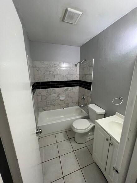 Building Photo - 1509 E Eskimo Ave