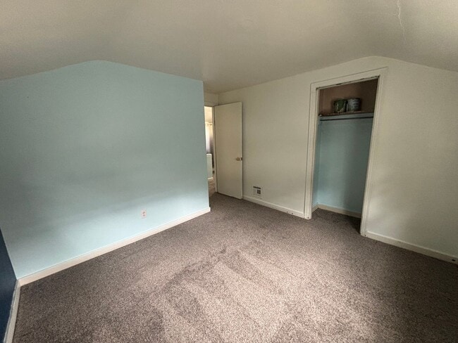 Building Photo - Quaint home with flexible layout, updated ...