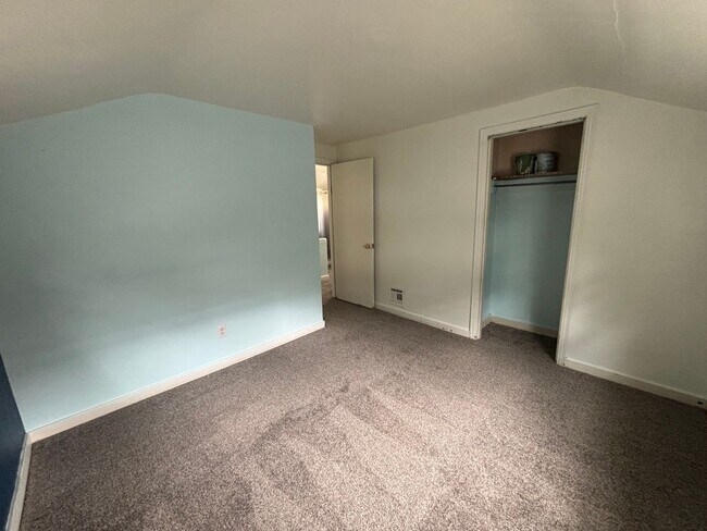 Building Photo - Use Your Tax Return For This Sweetheart of a Deal! Quaint home with flexible layout, updated kitc...