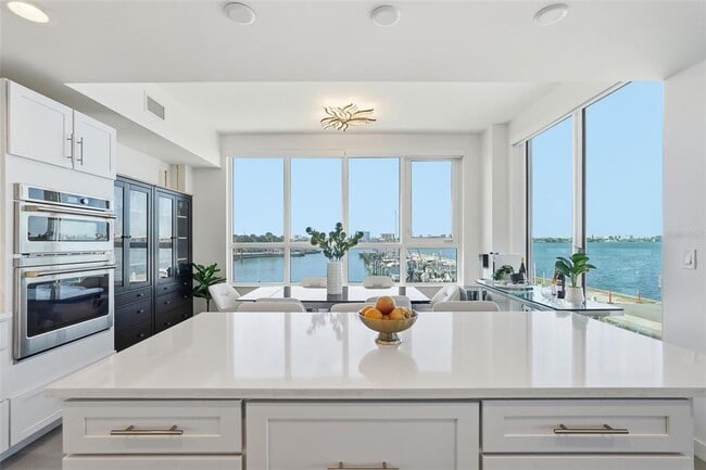 Building Photo - 920 N Osceola Ave