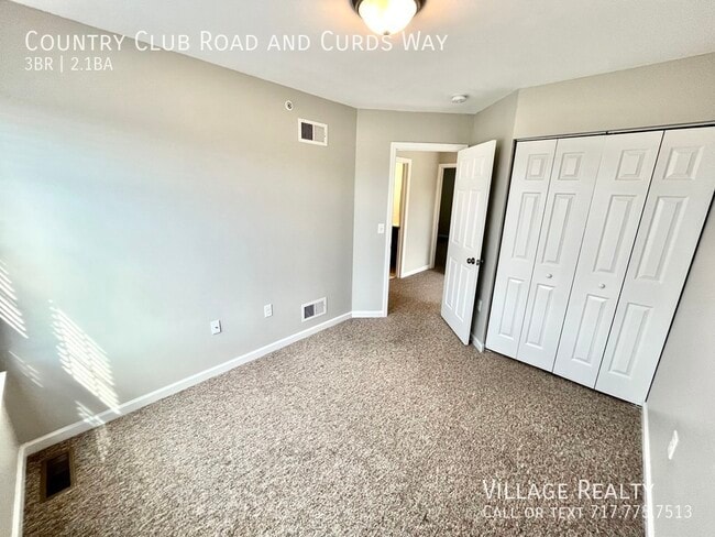 Building Photo - 703 Country Club Rd