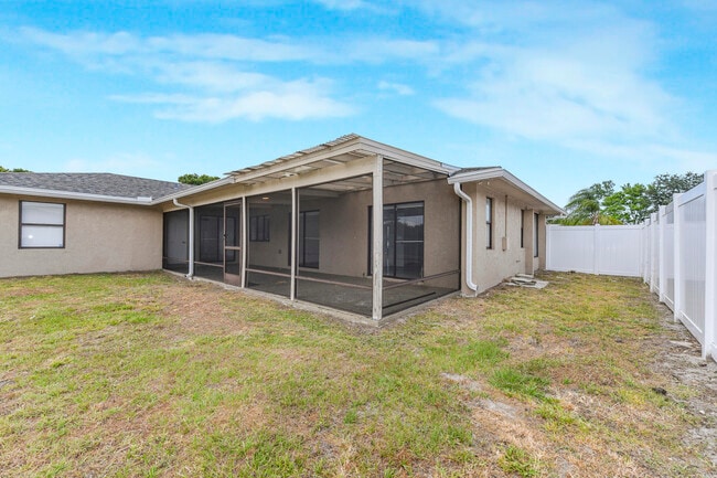 Building Photo - 1168 SE Clifton Ln