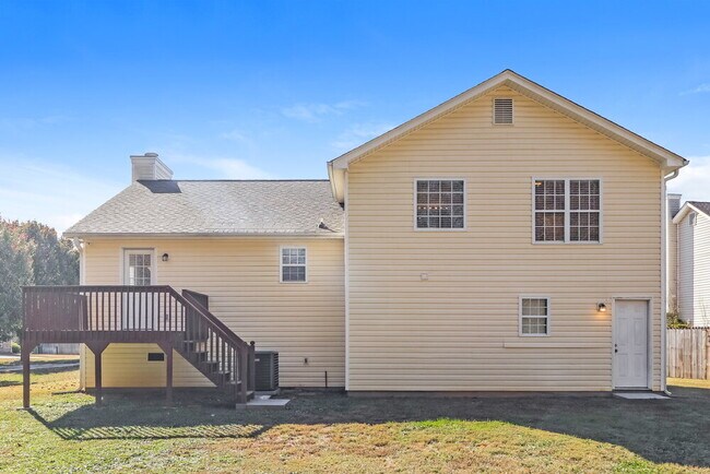 Building Photo - 36 Dewey Dr