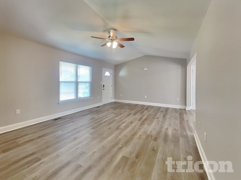 Building Photo - 2010 Beauty St