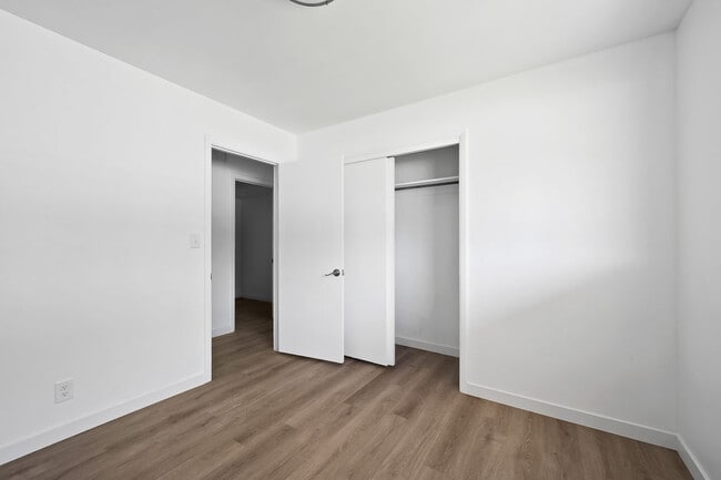 Building Photo - 11044 S Temple Dr
