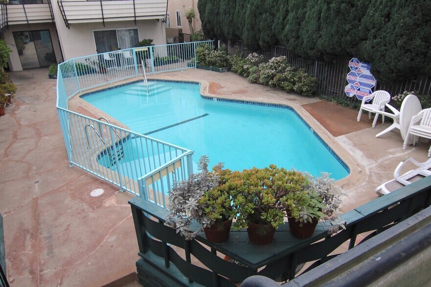 Building Photo - 11662 Sunset Blvd