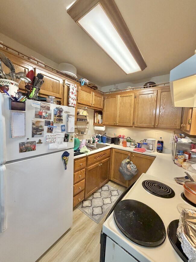 Building Photo - 305 Lake St