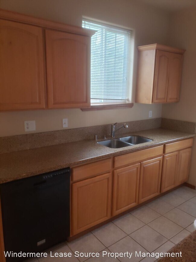 Building Photo - 3 br, 2 bath House - 513 S Garfield Duplex