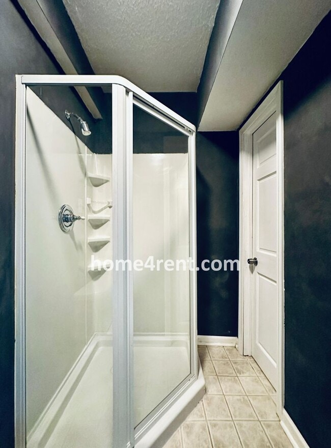 Building Photo - Four Bedroom Olathe Home in a Quiet Neighb...