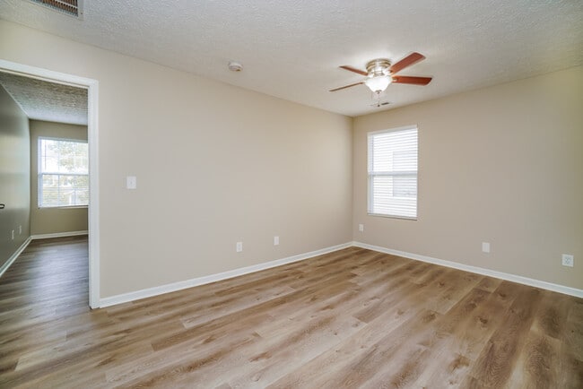 Building Photo - 4649 Kenross Dr