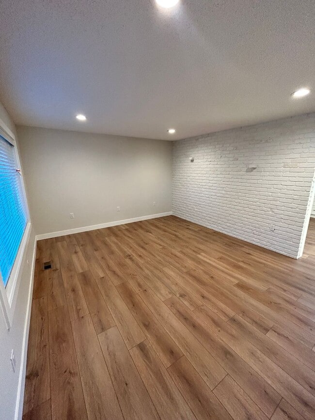 Building Photo - Rare 5-bedroom House with 1 Car Garage in Everson.