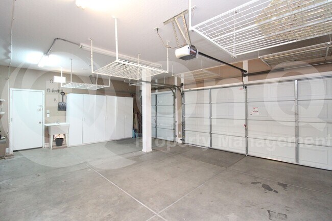 Building Photo - 14205 W Mauna Loa Ln