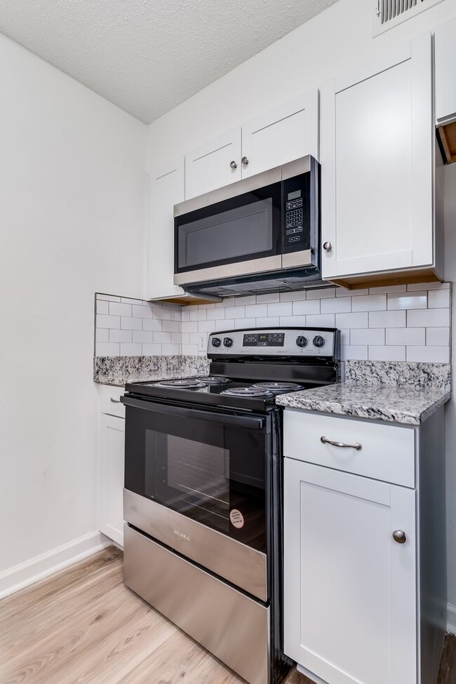 Building Photo - Charming 1-bedroom, 1-bath apartment locat...