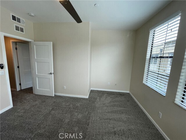Building Photo - 501 W Maple Ave