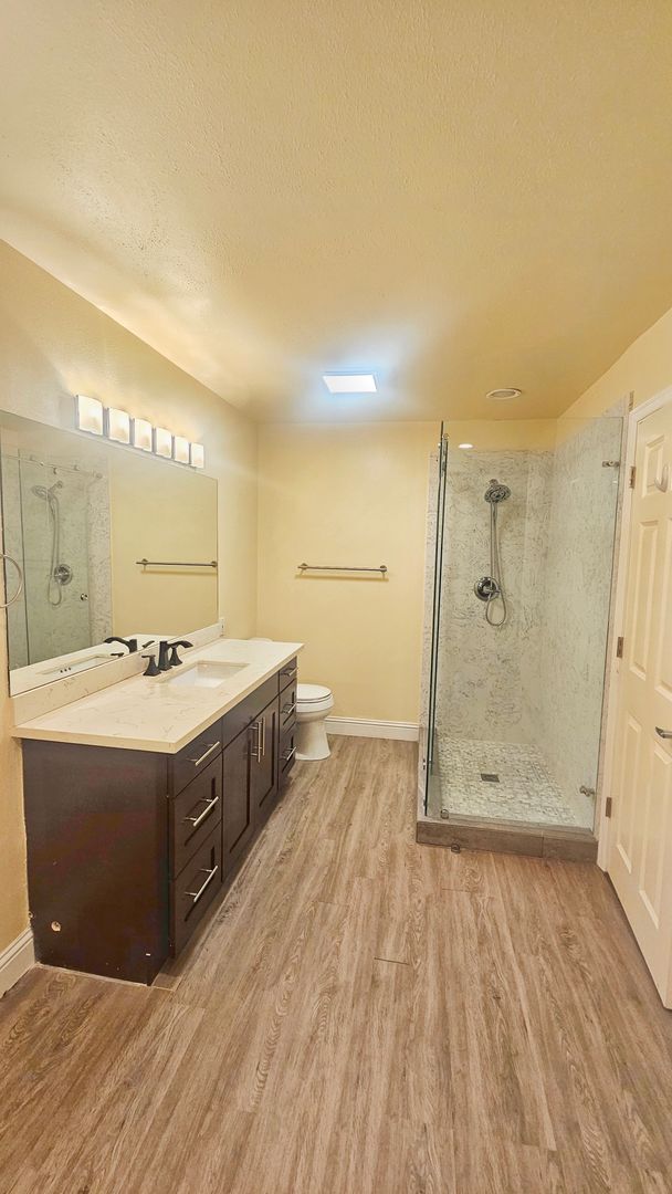 Building Photo - Mercer Island gem - 4 BD 2.5 Ba in Beautiful Mercer Island with new heat pump installed