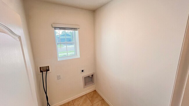 Building Photo - Modern 3-Bedroom Home with Resort-Style Amenities in New Smyrna Beach